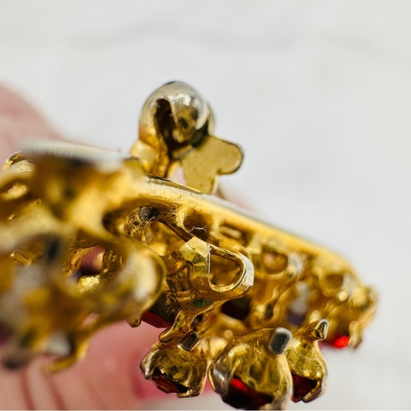 Vintage Austria 60s Rhinestone Brooch Pin AB Ice Red Pink Gold Tone Wire Leaf - Picture 8 of 11